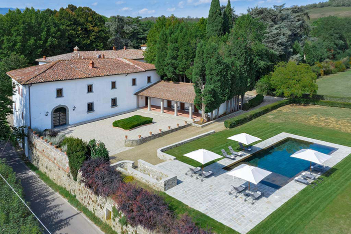 Villa Veronica is a luxury villa near Florence, sleeps 12